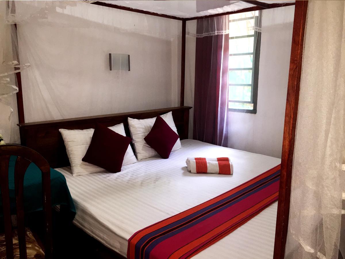 Double G Motel Weligama Exteriör bild