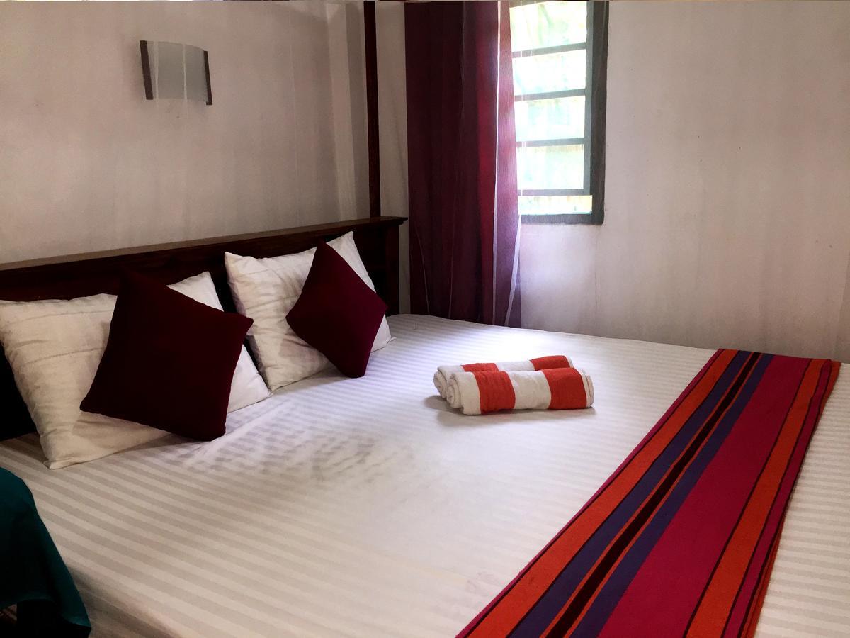 Double G Motel Weligama Exteriör bild
